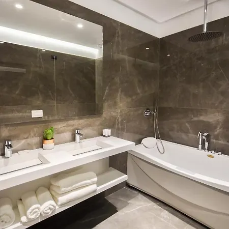 Hotel Flamingo Radhimë