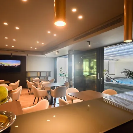 Hotel Flamingo Radhimë