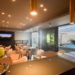 Hotel Flamingo Radhimë