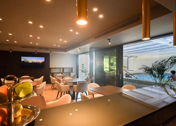 מלון Flamingo Radhimë