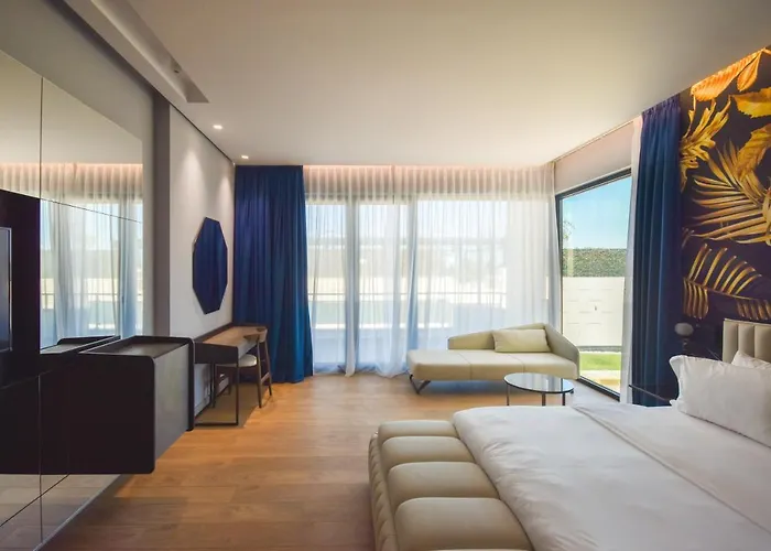 מלון Flamingo Radhimë